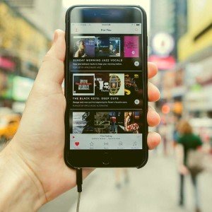 apple-music-e1458388834455-everglow